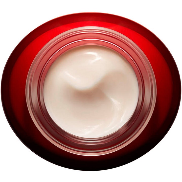 Clarins Super Restorative Day Cream 50 ml plumpande kräm med mjuk textur i en öppen röd burk sedd ovanifrån.