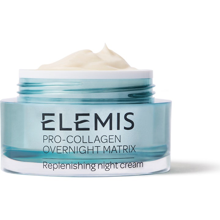 Elemis Pro-Collagen Overnight Matrix anti age nattkräm kollagen i en öppen blå glasburk med fyllig vit kräm