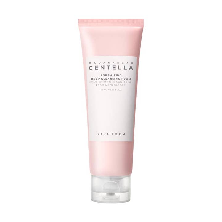 SKIN1004 Madagascar Centella Poremizing Deep Cleansing Foam 125 ml centella ansiktstvätt djuprengöring i ljusrosa tub
