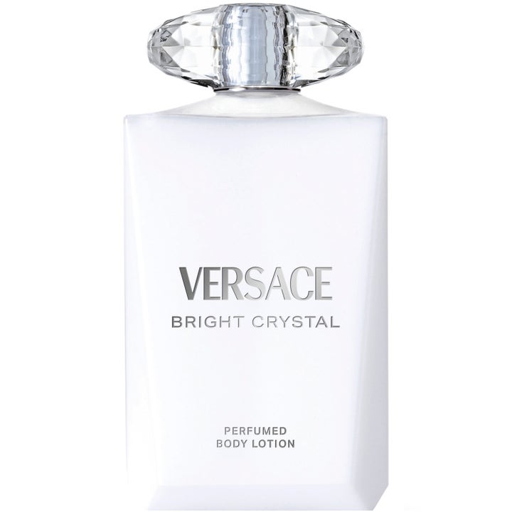 Versace Bright Crystal body lotion återfuktande parfymlotion i en vit flaska med ett lock format som en stor kristall