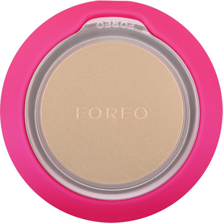 FOREO UFO mini 2 Fuchsia ansiktsbehandling hemma apparat i rosa silikon med guldplatta för led ljusterapi ansikte.