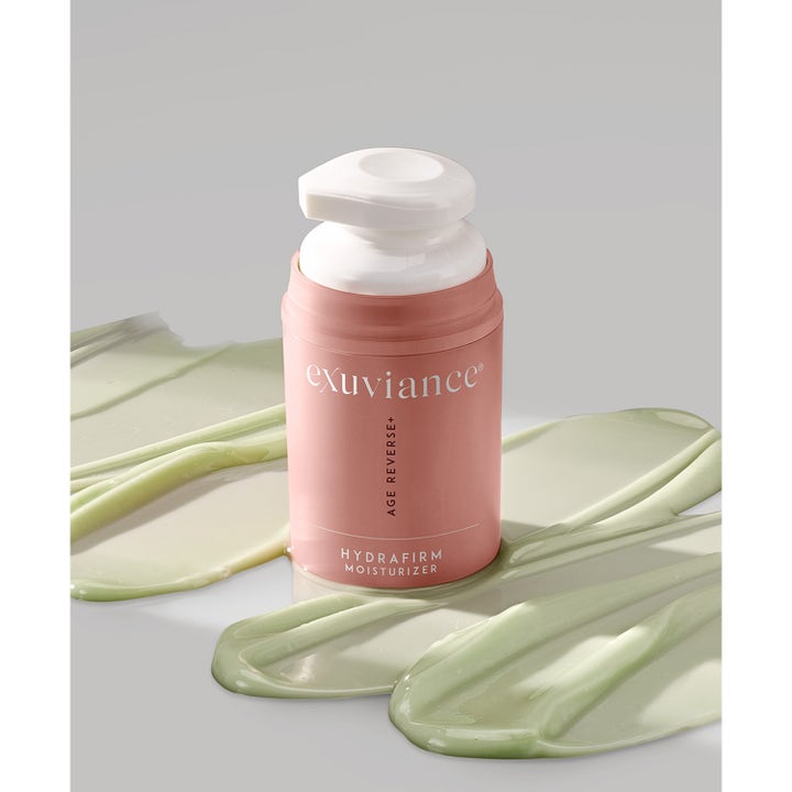 Exuviance Age Reverse Hydrafirm 50 g fast ansiktskräm återfuktande i rosa pumpflaska med ljusgrön krämtextur