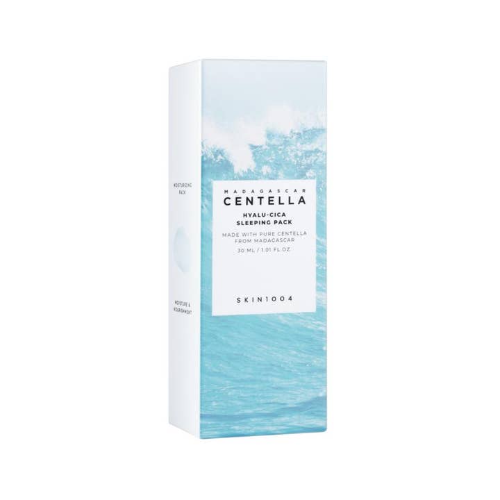 SKIN1004 Madagascar Centella Hyalu-Cica Sleeping Pack 30 ml återfuktande hyaluronsyra cica sovmask i vit och blå kartong