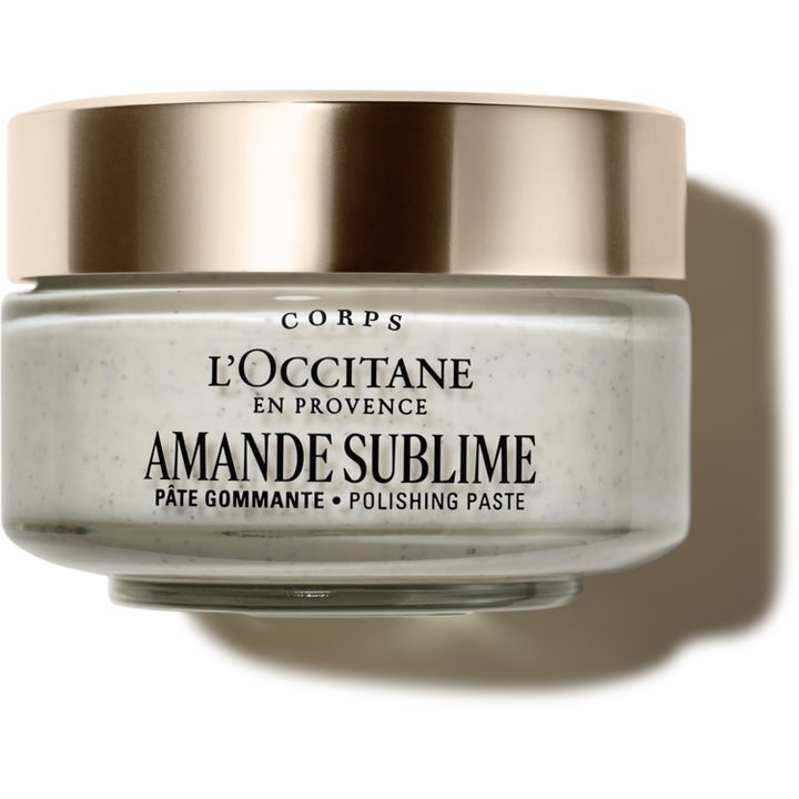 L'Occitane Amande Sublime exfolierande kroppsskrubb med mandel i glasburk med glänsande guldfärgat lock