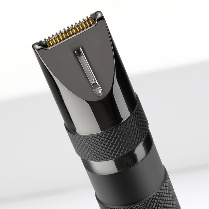 BaByliss Super X-Metal Precision Trimmer 1 st skäggtrimmer i svart krom med guldiga precisionsblad och mönstrat grepp.