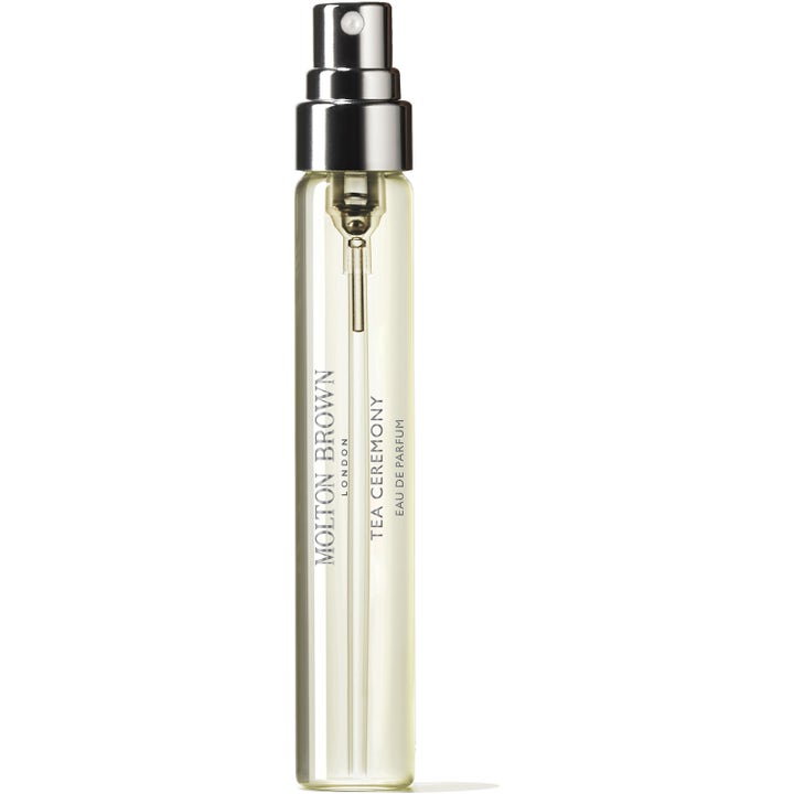Molton Brown Tea Ceremony Travel Case Refill 7,5 ml parfym i en smal glasflaska med silverfärgad spraypump