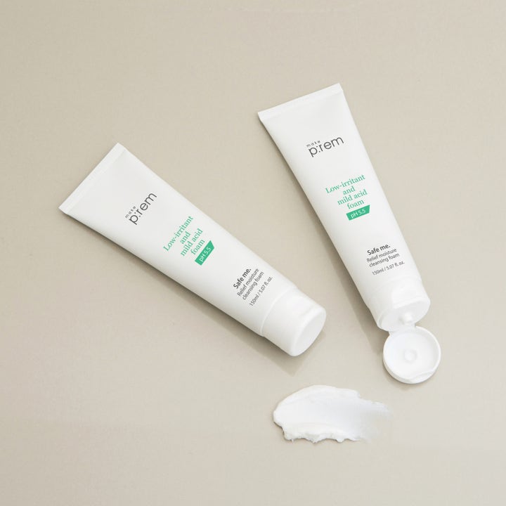 Make Prem Safe Me Relief Moisture Cleansing Foam 150 ml rengöringsskum med vit krämig textur i tub