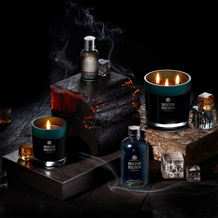 Molton Brown Dark Leather Bath & Shower Gel 300 ml duschgel med maskulin träig doft i rökig miljö med glödande kol