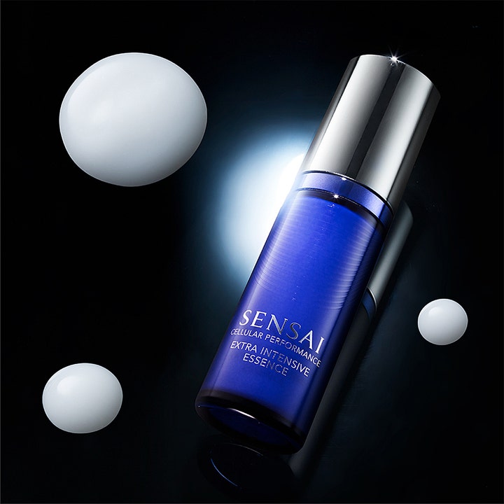 Sensai Cellular Performance Extra Intensive Essence 40 ml anti-aging essens i blå flaska som ger cellenergi