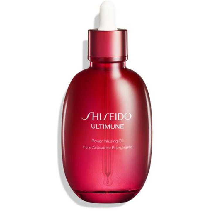 Shiseido Ultimune Power Infusing Oil ansiktsolja som ger lyster i en rundad röd glasflaska med vit pipett