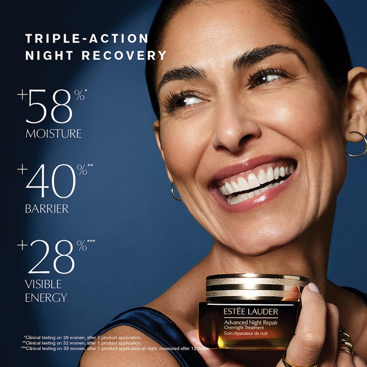 Estée Lauder Overnight Reset 140 ml ger förnyad hy och visas med en kvinna samt text om fukt och stärkt hudbarriär.