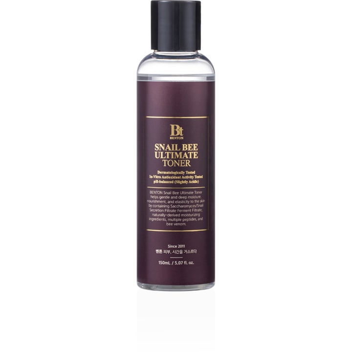 Benton Snail Bee Ultimate Toner 150 ml återfuktande toner med snigelslem i klar flaska med mörklila etikett och guldtext.