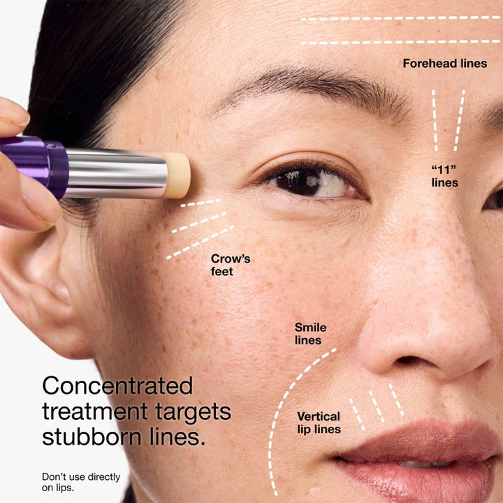 Clinique Retinol Intro stift mot rynkor appliceras på kråksparkar och fina linjer i ansiktet.