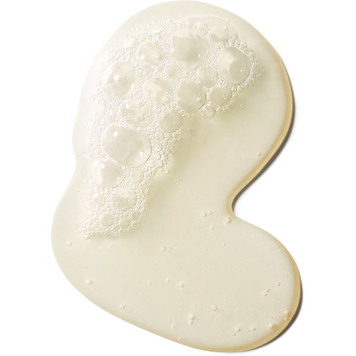 MAC Cosmetics Major Foamo Jelly Cleanser 50 ml rengöringsgel med en klar geltextur som skapar lätta bubblor och skum.