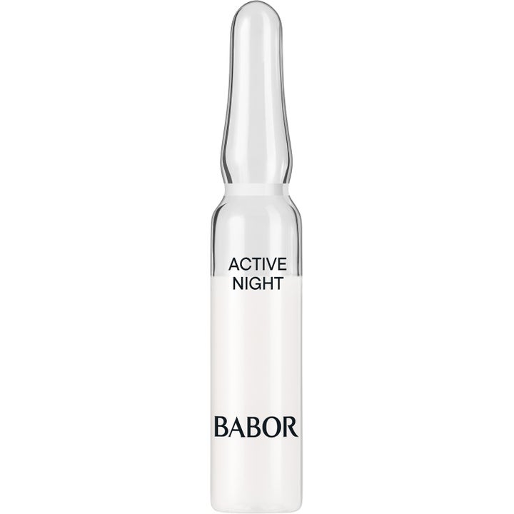 Babor Active Night regenererande nattserum i en genomskinlig glasampull med vit vätska och svart text.