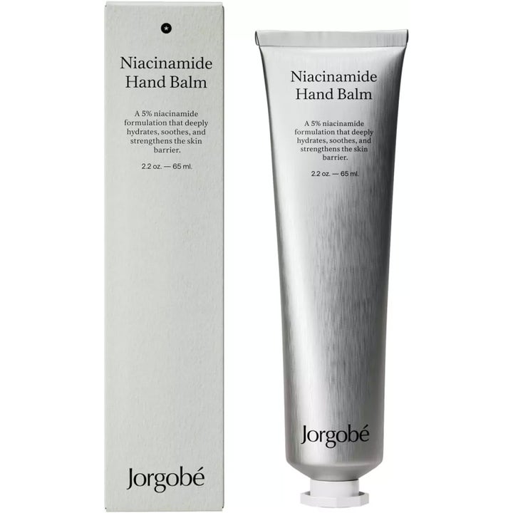 Jorgobé Niacinamide Hand Balm 65 ml återfuktande handkräm i vit ytterförpackning och silvrig tub.
