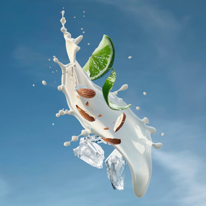 Biotherm Lait Corporel Active Recovery 400 ml återfuktande body lotion med lime, mandlar och is i en vit splash.
