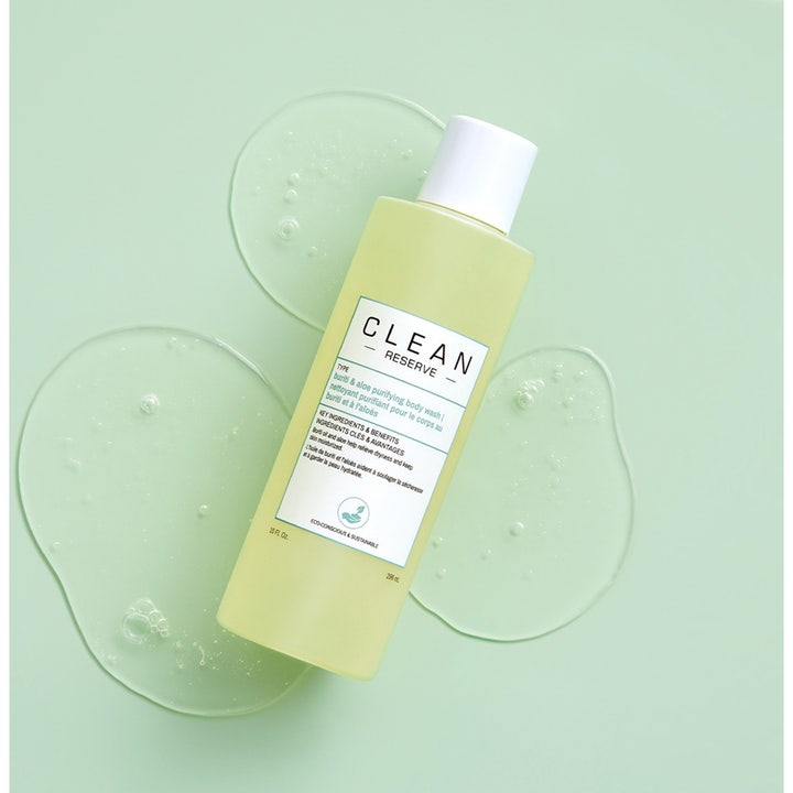 Clean Reserve Buriti & Aloe Shower Gel 296 ml återfuktande duschtvål i ljusgrön flaska omgiven av klar gel med bubblor