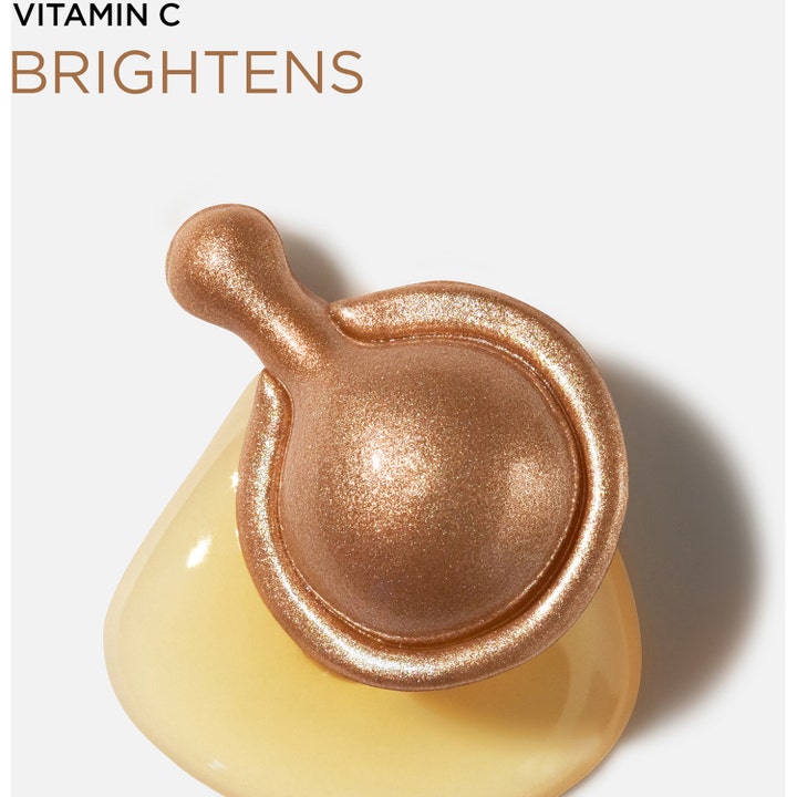 Elizabeth Arden Ceramide Capsules Vitamin C 30 st glow serum i bronskapsel på gul droppe med text Vitamin C Brightens.