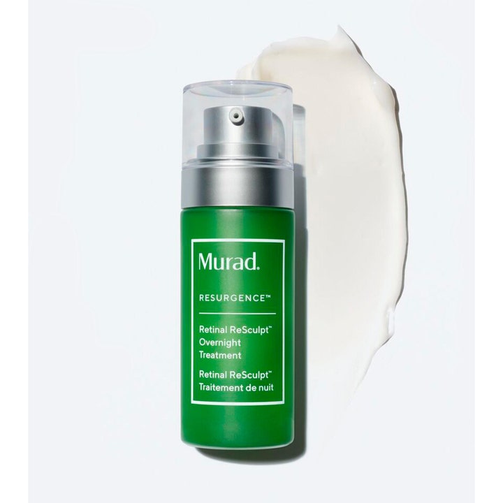 Murad Retinal ReSculpt Treatment 30 ml retinal serum i grön flaska med en krämig vit formula bakom.