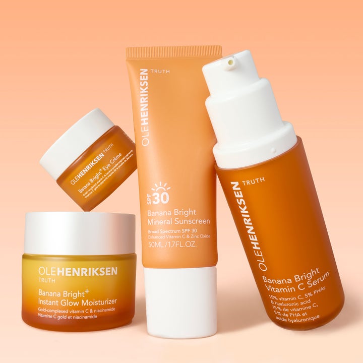 Ole Henriksen Truth Banana Bright Mineral Sunscreen 50 ml lystergivande solkräm med SPF 30 i orange tub och vita lock