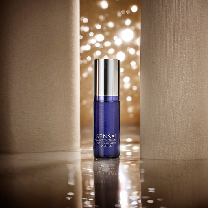Sensai Cellular Performance Extra Intensive Essence 40 ml anti-aging essens i blå flaska mot guldlyster