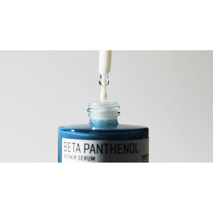 Some By Mi Beta Panthenol Repair Serum 30 ml K-beauty reparerande serum med vit mjölkig textur på en pipett.