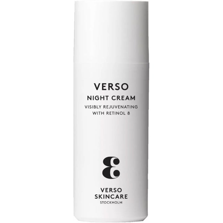 Verso Night Cream föryngrande nattkräm med Retinol 8 i en minimalistisk vit flaska som ger huden lyster