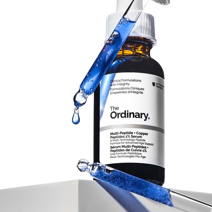 The Ordinary Multi-Peptide + Copper Peptides 1% Serum 30 ml ansiktsserum med peptider och blå formula i mörk glasflaska