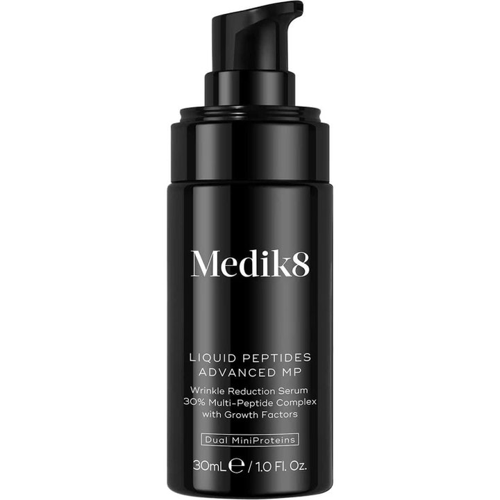 Medik8 Liquid Peptides Advanced MP 30 ml peptider serum för rynkreducering i en stilren svart flaska med pump