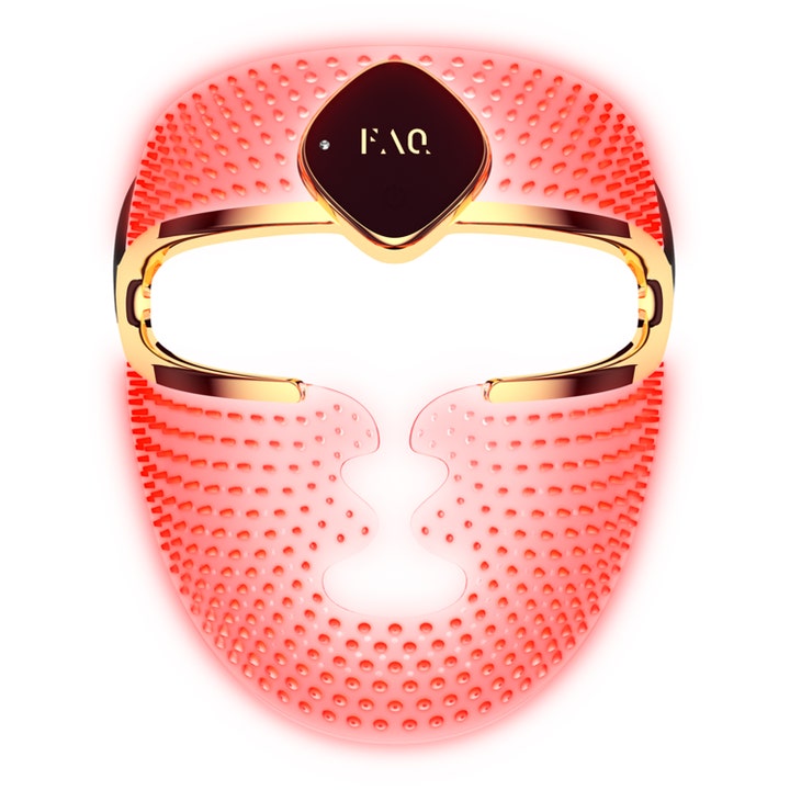 FAQ anti-aging mask led ljusterapi ger föryngrande resultat i en rödlysande silikonmask med gulddetaljer