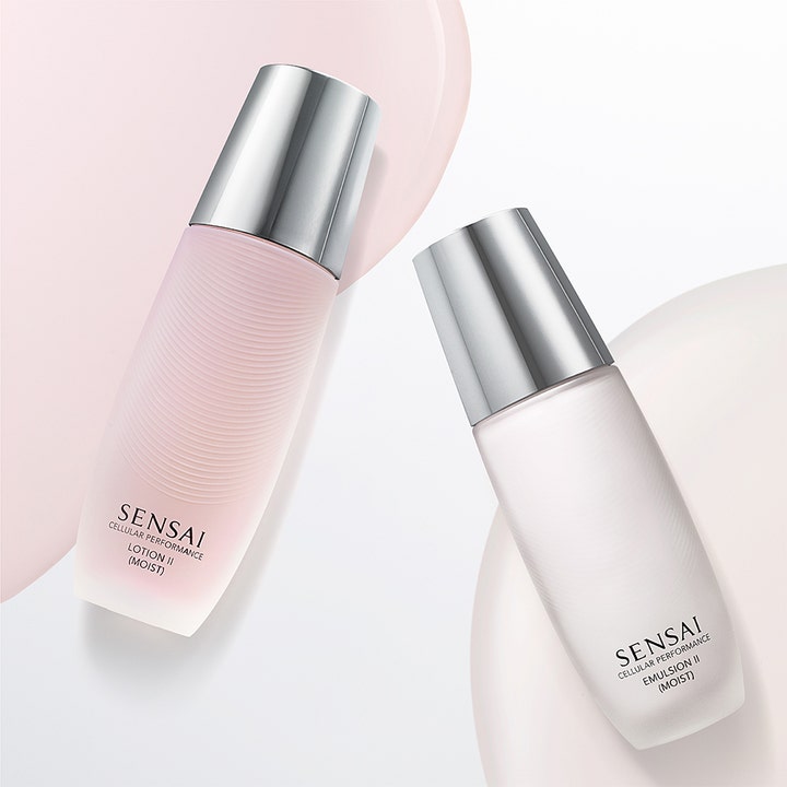 Sensai Cellular Performance Lotion II 125 ml återfuktande antiage ansiktslotion i frostad flaska med silverlock
