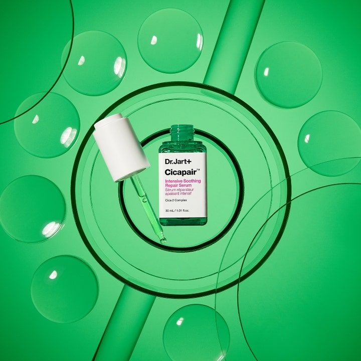 Dr.Jart+ Cicapair Intensive Soothing Repair Serum 30 ml fuktgivande cica serum i grön glasflaska med vit pipett.