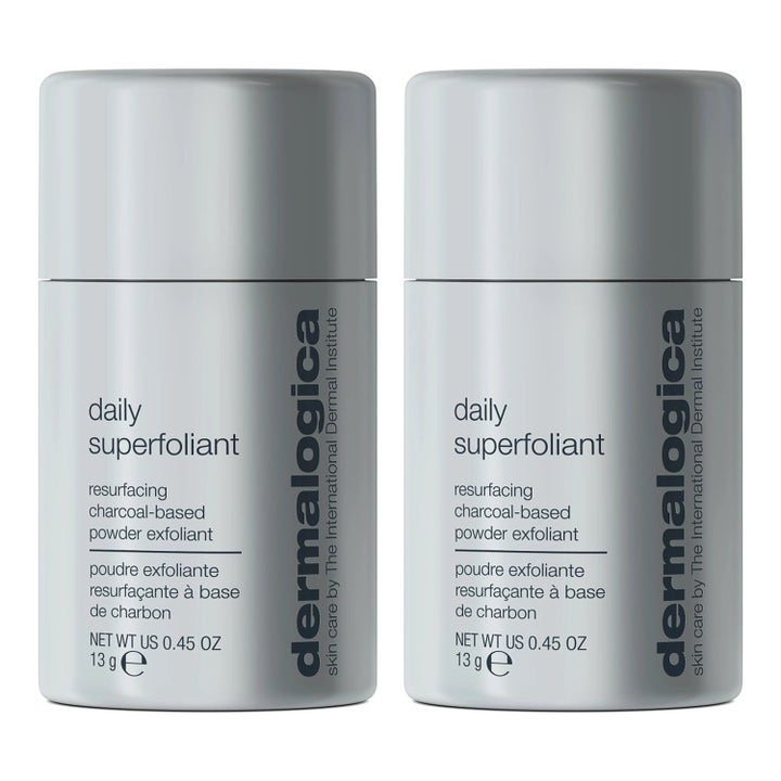 Dermalogica Daily Superfoliant 13 g djuprengörande ansiktspeeling i två stilrena grå behållare med kolbaserat pulver