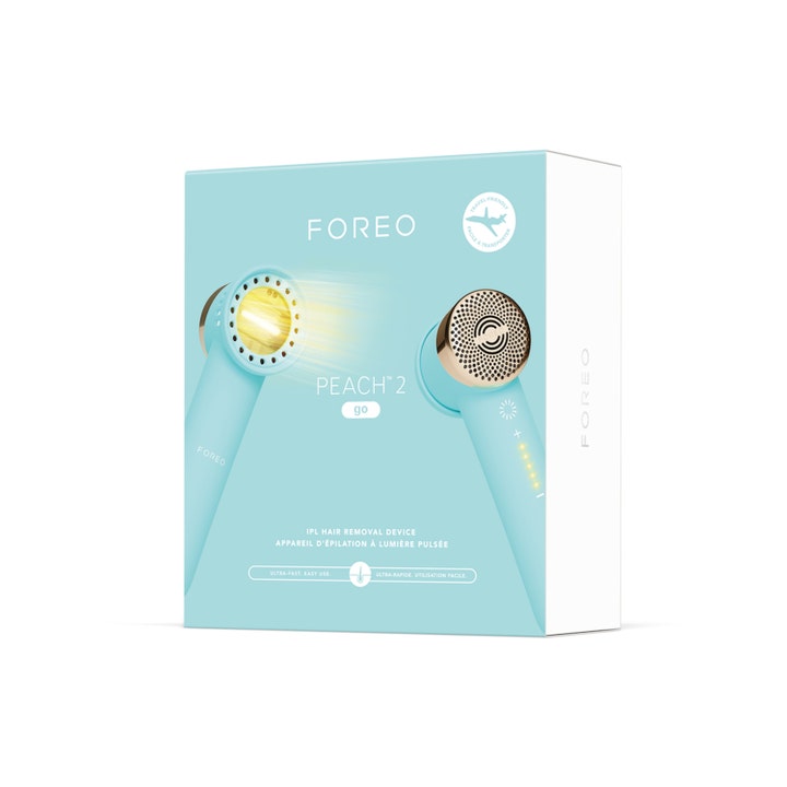 FOREO PEACH 2 go 1 st IPL hårborttagning i ljusblå box som visar den kompakta enheten med ett lysande fönster.