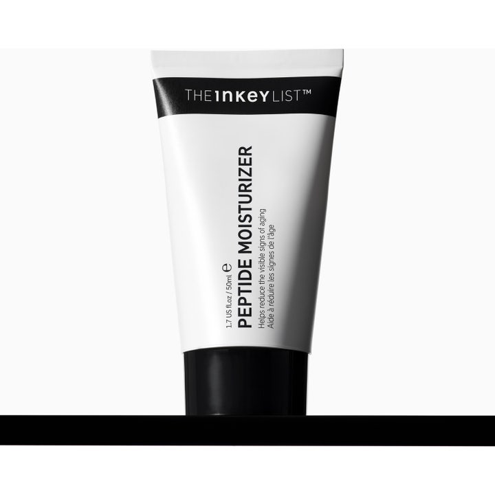 The INKEY List Peptide Moisturizer 50 ml ansiktskräm med peptider för rynkor har en fyllig och vit krämig textur.