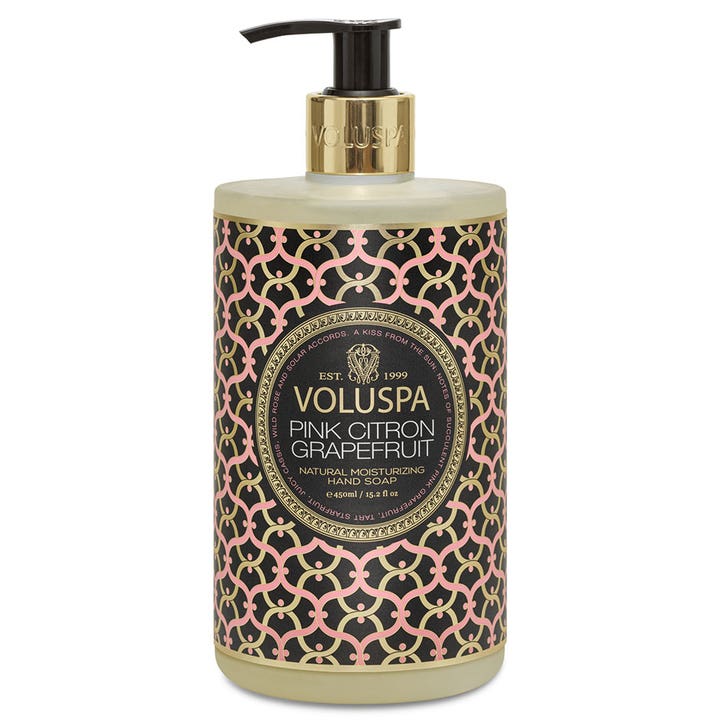 Voluspa Pink Citron Grapefruit 450 ml lyxig handtvål i mönstrad flaska i rosa och guld med svart pump.
