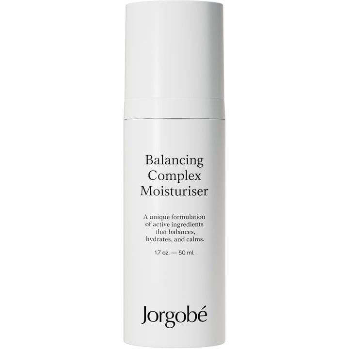 Jorgobé återfuktande ansiktskräm 50 ml är en balanserande kräm i vit stilren pumpflaska som skapar oljebalans.