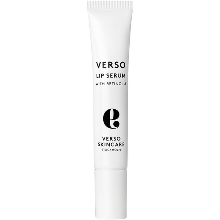Verso Lip Serum 15 ml med Retinol 8 för slätare läppar i en minimalistisk vit tub med svart text.