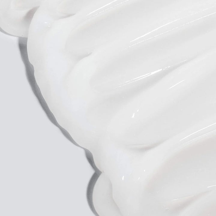 Dermalogica UltraCalming Cleanser 500 ml ansiktsrengöring visar en vit krämig gel-konsistens för känslig hud.