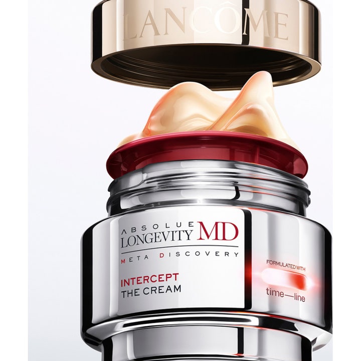 Lancôme Absolue Longevity MD Intercept The Cream 50 ml i lyxig silverburk med fyllig persikofärgad konsistens