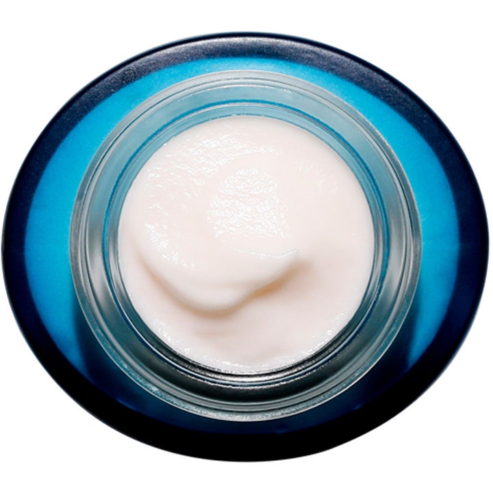 Clarins Hydra-Essentiel Nattkräm 50 ml i blå glasburk med krämig vit textur som ger fukt med hyaluronsyra.