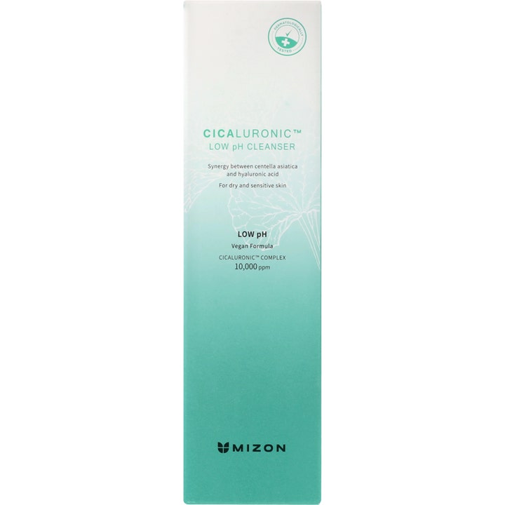Mizon Cicaluronic Low pH Cleansing Foam 120 ml hyaluronsyra cica rengöring i en vit och gröntonad ytterförpackning.
