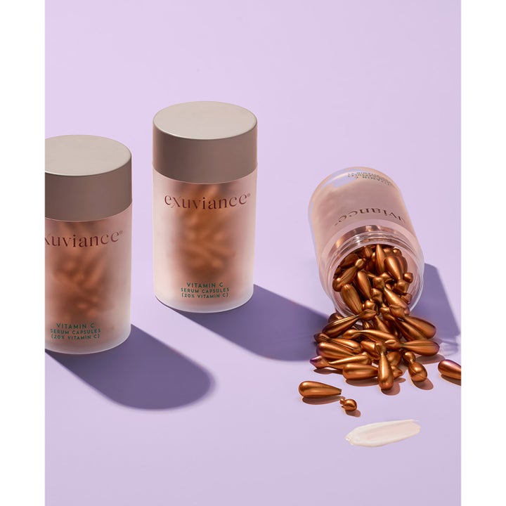 Exuviance Vitamin C Serum Capsules 60 st anti age c vitamin serum med bronsfärgade kapslar utspridda från en frostad burk