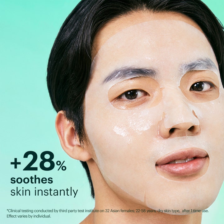 Dr.Jart+ Dermask Soothing Hydra Solution Pro 26 g koreansk ansiktsmask som ger direkt lugnande hudvård på en man