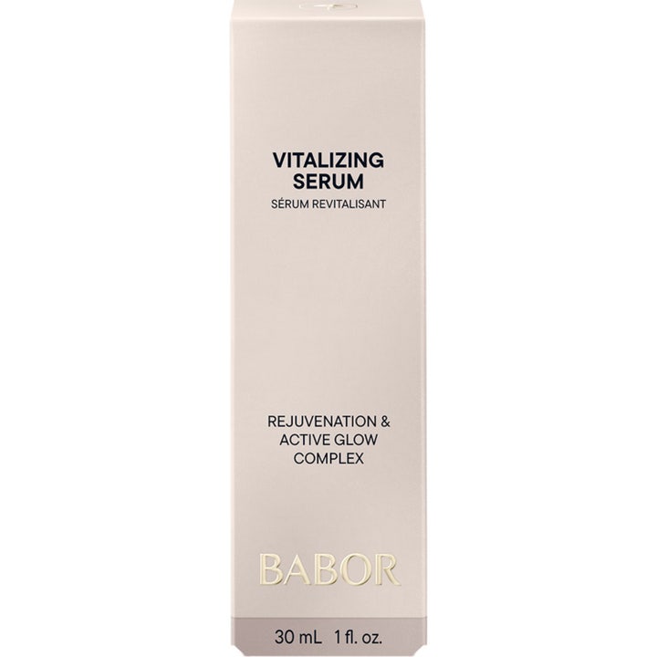 Babor Vitalizing Serum 30 ml lystergivande ansiktsserum i vit ytterförpackning med gulddetalj för trött hy.