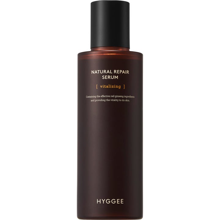 HYGGEE Natural Repair Serum 120ml reparerande serum med röd ginseng i en mörkbrun flaska med svart kork.
