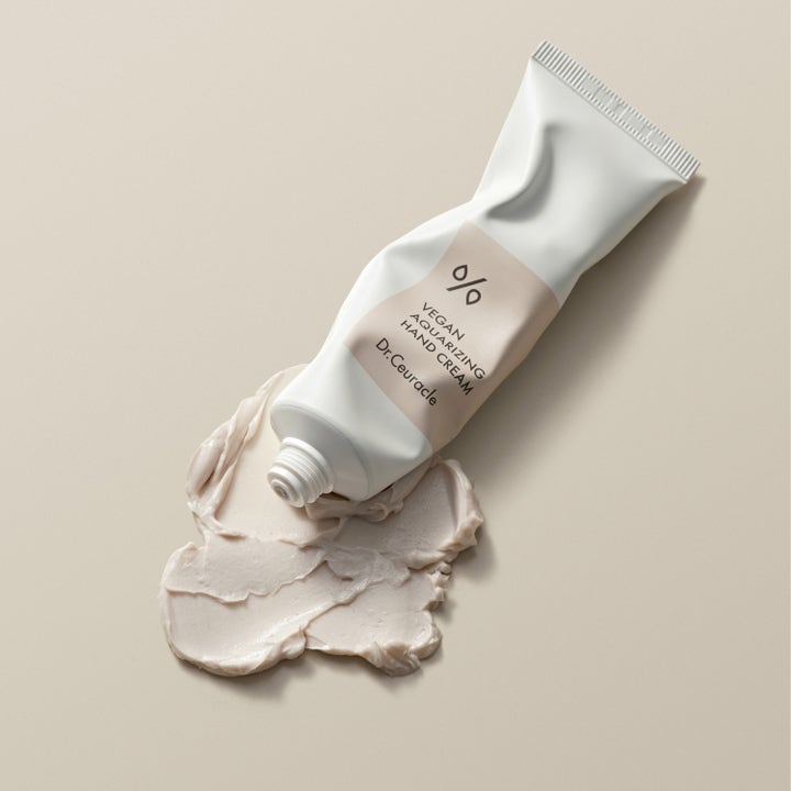 Dr. Ceuracle Vegan Aquarizing Hand Cream 50 ml koreansk återfuktande handkräm i vit tub med en fyllig krämig textur