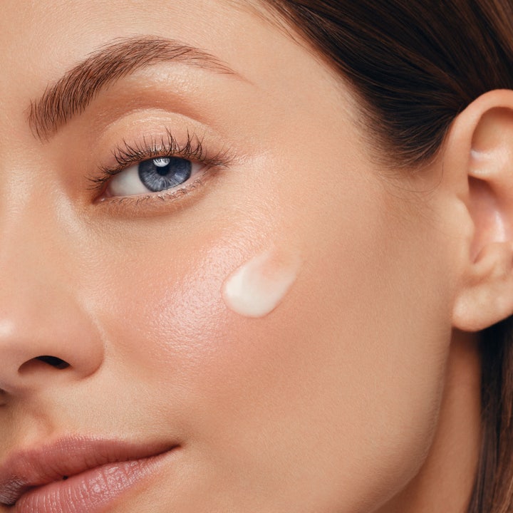Biotherm Blue Retinol Serum Night 30 ml antiaging hudvård nattetid i blå glasflaska bredvid matchande kräm
