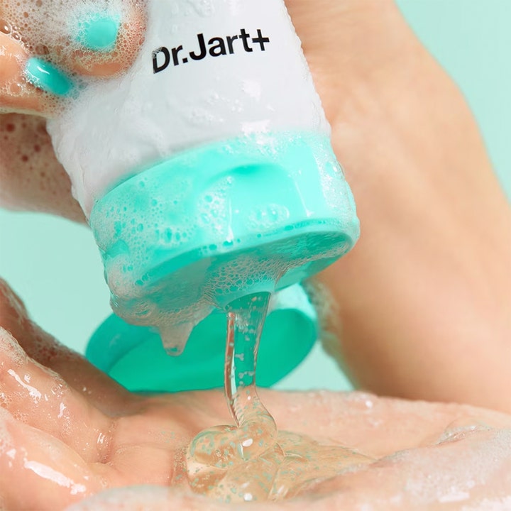 Dr.Jart+ Pore-remedy Renewing Foam Cleanser 150 ml koreansk skumrengöring för pormaskar med klar gel i turkos tub.